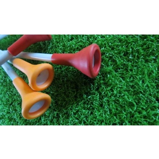 Tee golf đỡ bóng golf