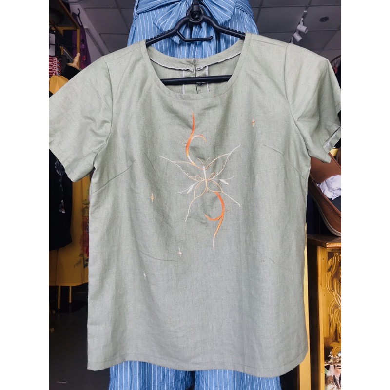 Áo linen thêu hoa