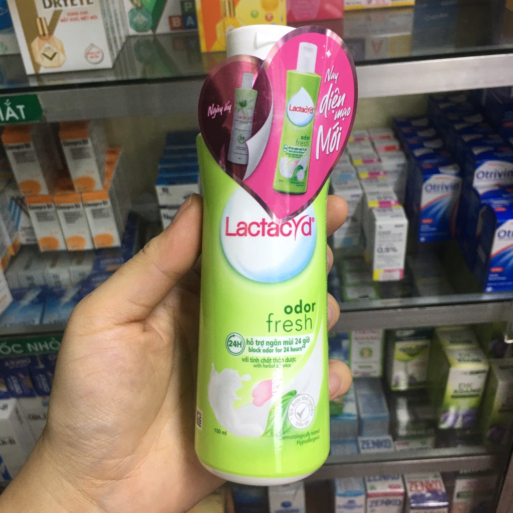 Dung dịch vệ sinh phụ nữ tinh chất lá trầu không Lactacyd ngăn mùi 24 giờ 150ml