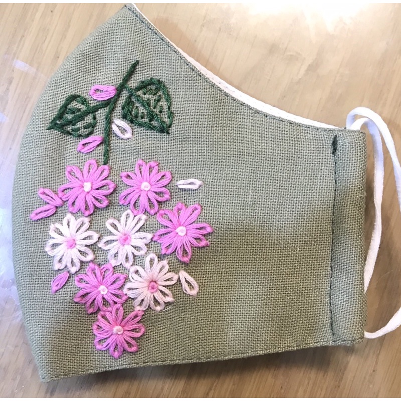 Khẩu trang thêu handmade
