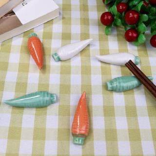 Đế gác đũa sứ hình củ cà rốt dễ thương