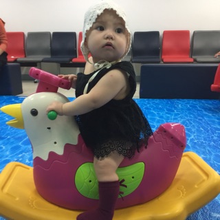 Set jumpsuit phối ren bé gái