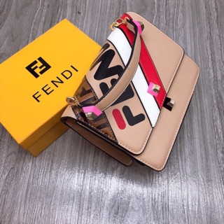 Túi fendi size 23cm