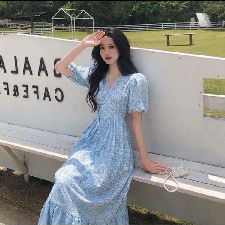 đầm maxi xanh hoa nhí tay bồng cột eo