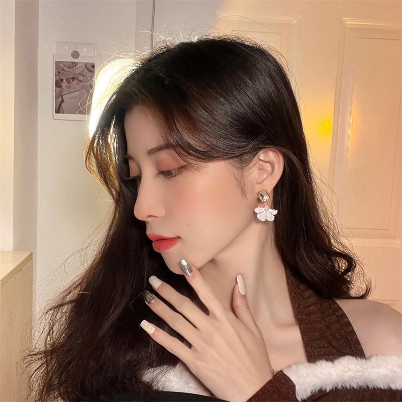 [Augustcloth | AugustJewelry] Bông tai/ Hoa tai 4 cánh có hạt vuông