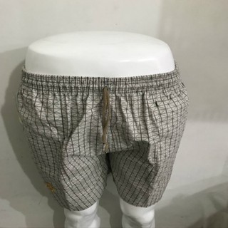 Quần đùi sọc caro