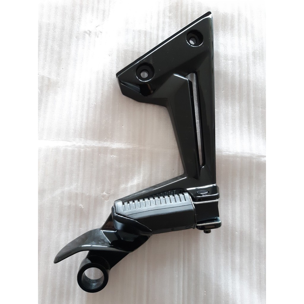 Pát Gác Chân Sau Xe Exciter 135 2011 - 2014 - Hàng Zin