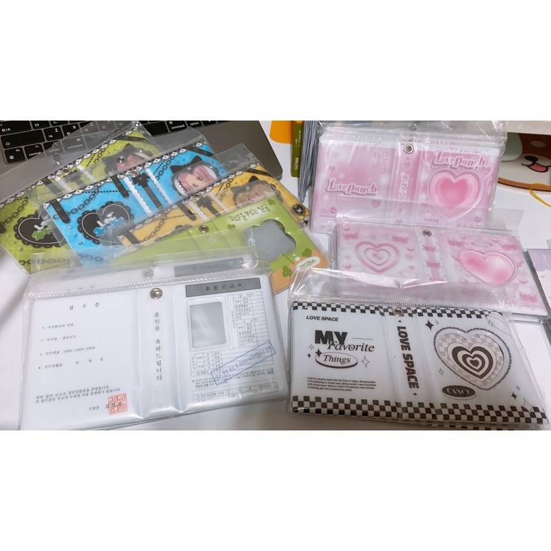 TỔNG HỢP COLLECT BOOK, PHOTO HOLDER KEYRING, KHUNG ẢNH NHÂN VẬT HOẠT HÌNH DUCKY WORLD HÀN QUỐC