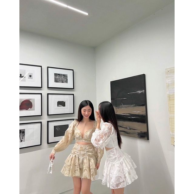 Đầm ren hở eo