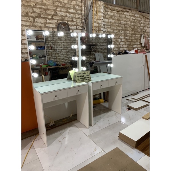 Bàn makeup chuyên nghiệp