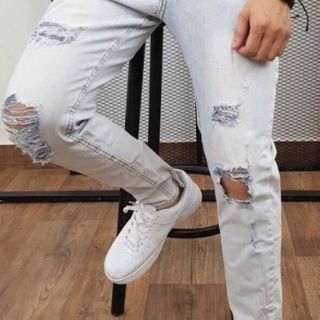 Quần jean nam rách bụi bặm