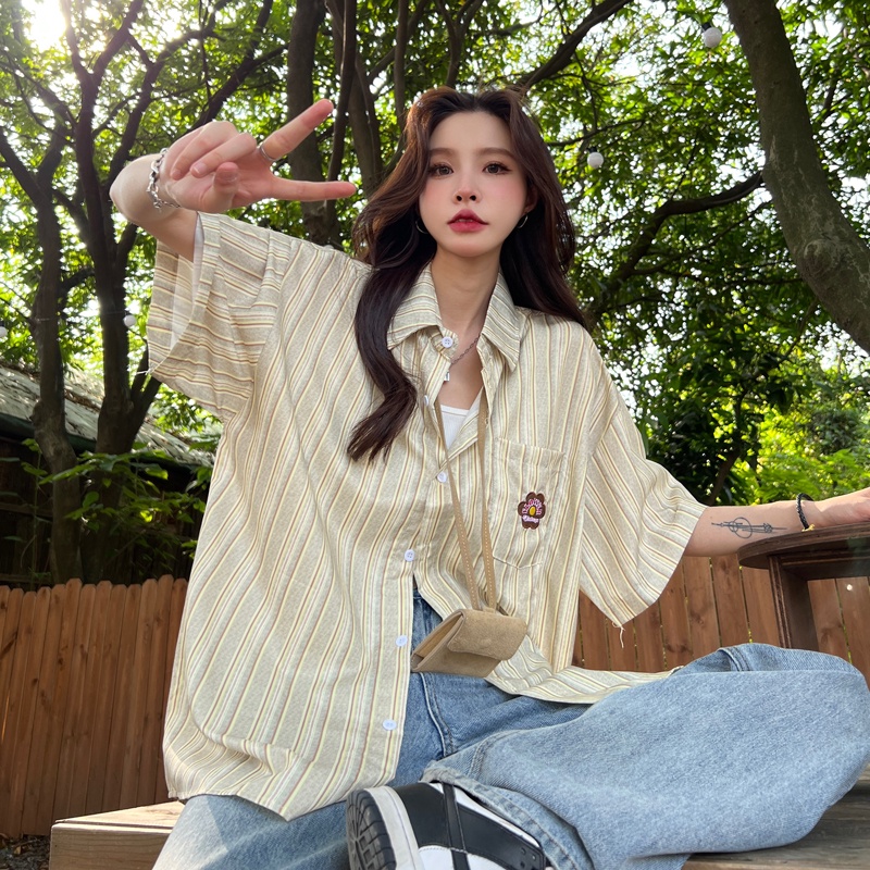 Áo Sơ Mi Tay Ngắn Dáng Rộng Họa Tiết Thêu Hoa Phong Cách Vintage