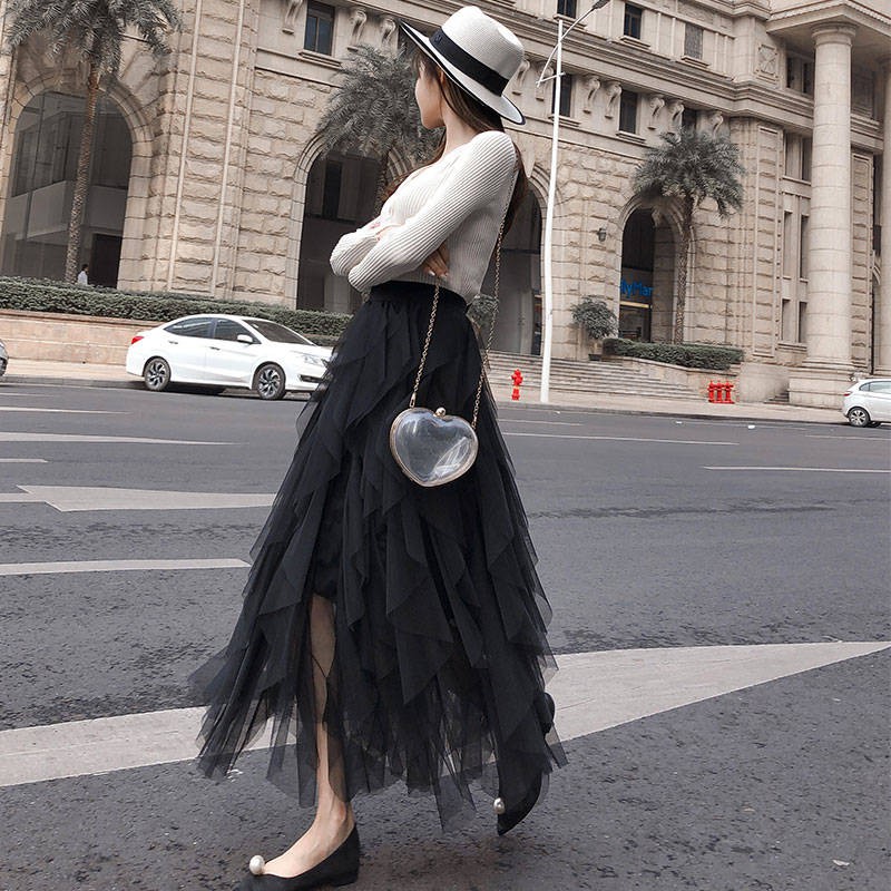 Chân váy dài bằng vải tuyn phong cách thời trang cho nữ