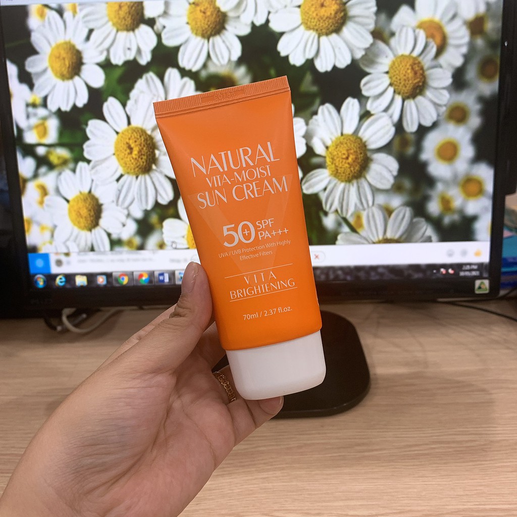 Kem chống nắng 3w Clinic Natural Vita-moist Sun Cream SPF50+ PA+++