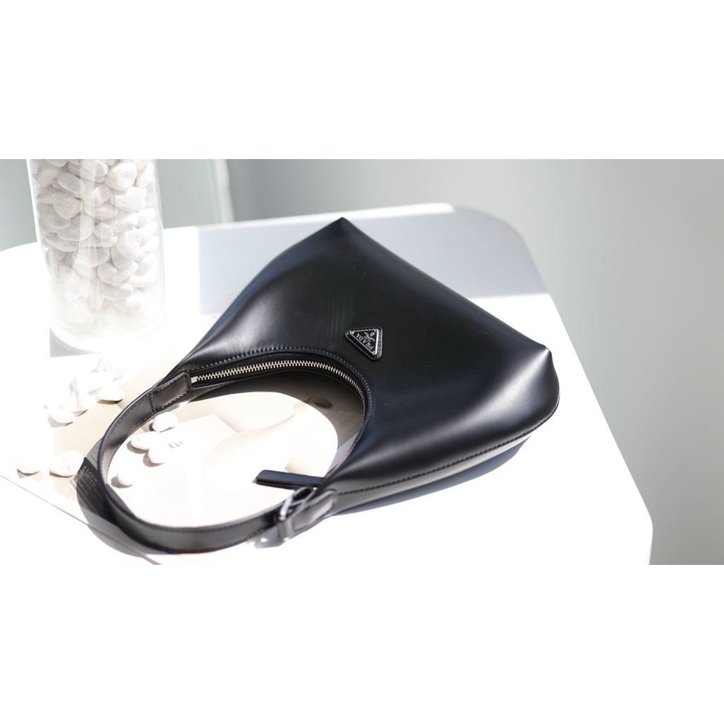 TÚI KẸP NÁCH - 𝑷𝑹𝑨𝑫𝑨 NEW BAG 2022 - Dáng bầu size to da trơn lỳ bóng nhẹ