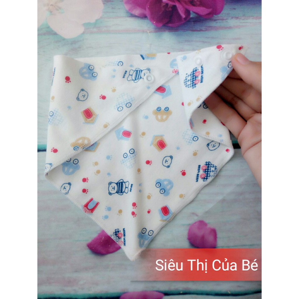 Yếm tam giác cotton có cúc bấm cho bé