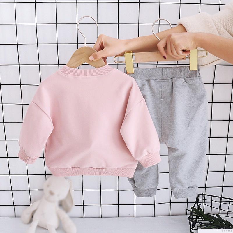 Set áo thun tay dài cổ tròn in họa tiết hoạt hình phối quần dài thời trang mùa thu cho bé gái Se7en