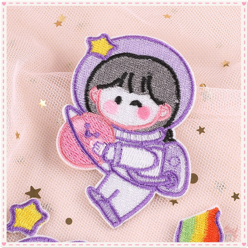 ✿ Miếng Dán Trang Trí Hình Cô Gái Phi Hành Gia Màu Tím Độc Đáo ✿ 1 Huy Hiệu Ủi Thêu Hình UFO