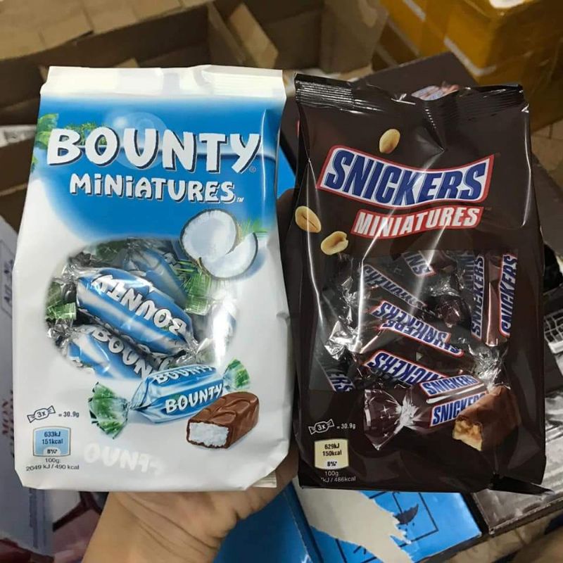 Sôcôla dừa Bounty date 6/24 , Snickers 6/24