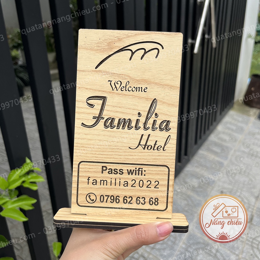 Bảng thông tin để quầy lễ tân khách sạn, bảng gỗ để bàn- Thẻ để quầy khắc gỗ
