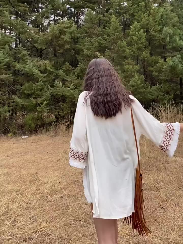 Áo khoác mỏng viền đỏ MÓT BOHO chất đũi thêu hoạ tiết phong cách Bohemian | BigBuy360 - bigbuy360.vn