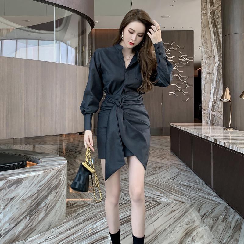 Màu xám đậm túi không đều mông áo nhóm nếp gấp là váy ngắn sexy mỏng Yujie Fan Qiudong cơ sở