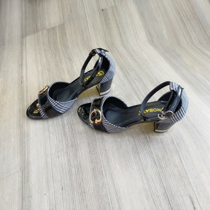 Giày sandal nữ cao gót đế cao 5 phân hàng hiệu rosata màu đen ro158