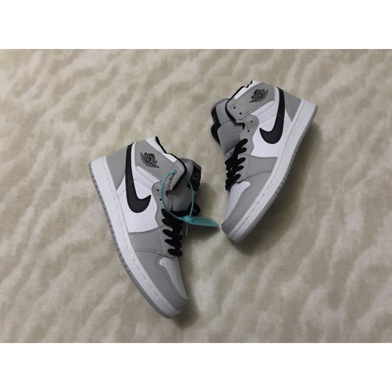 Giày Sneaker Xám trắng cổ cao | BigBuy360 - bigbuy360.vn