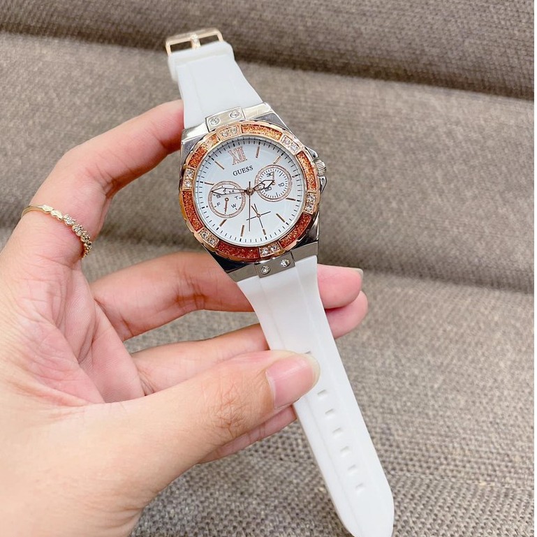Đồng hồ nữ Guess dấy silicon, viền đính kim cương, hàng full box, thẻ bảo hành 12 tháng - Dongho.guess