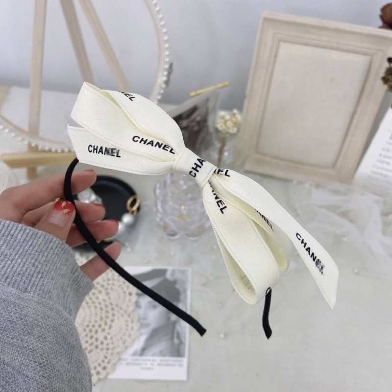 Cài tóc đính nơ chữ đơn giản Loli