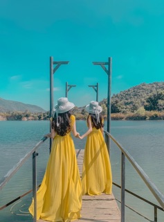 Đầm maxi vàng đỏ phối lưới ngực