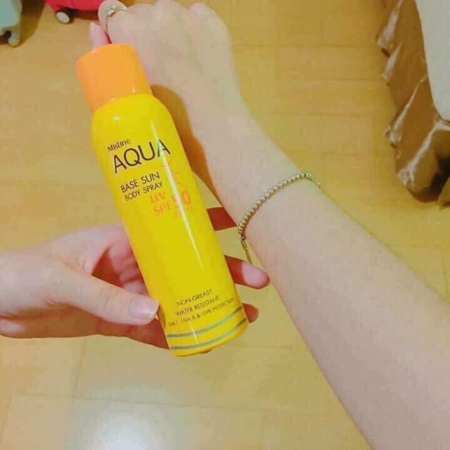 Xịt Chống nắng Aqua của Mistine