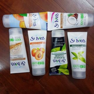 Sữa rửa mặt kèm tẩy da chết ST.Ives