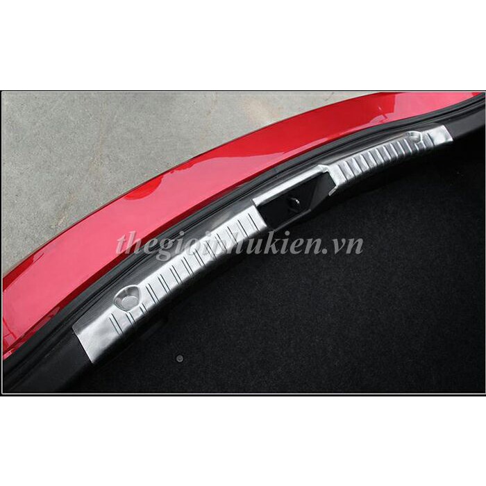 Ốp chống trầy cốp trong, ngoài Mazda 6 chất liệu inox cao cấp