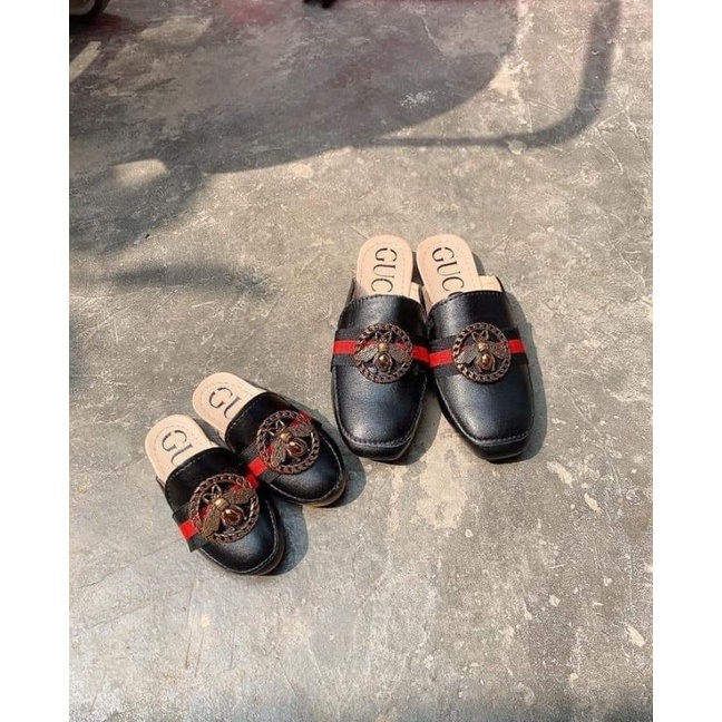 Sục ong  giày cặp mẹ và bé