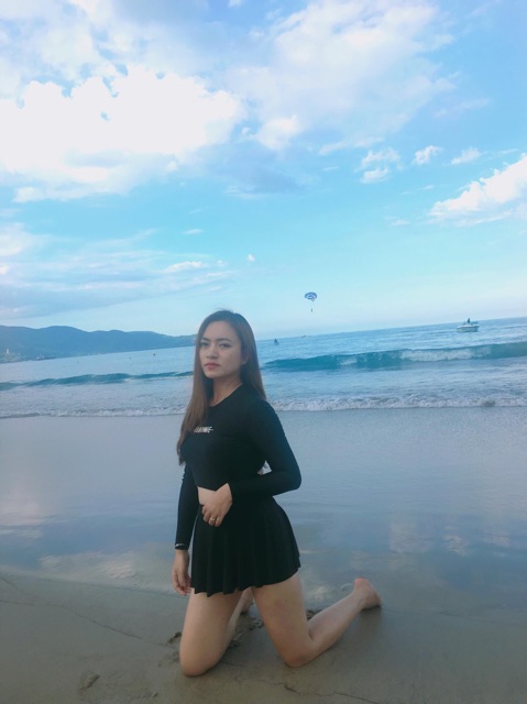 Bikini nữ đi biển tay dài váy màu đen kín đáo (Hàng Quảng Châu loại 1)