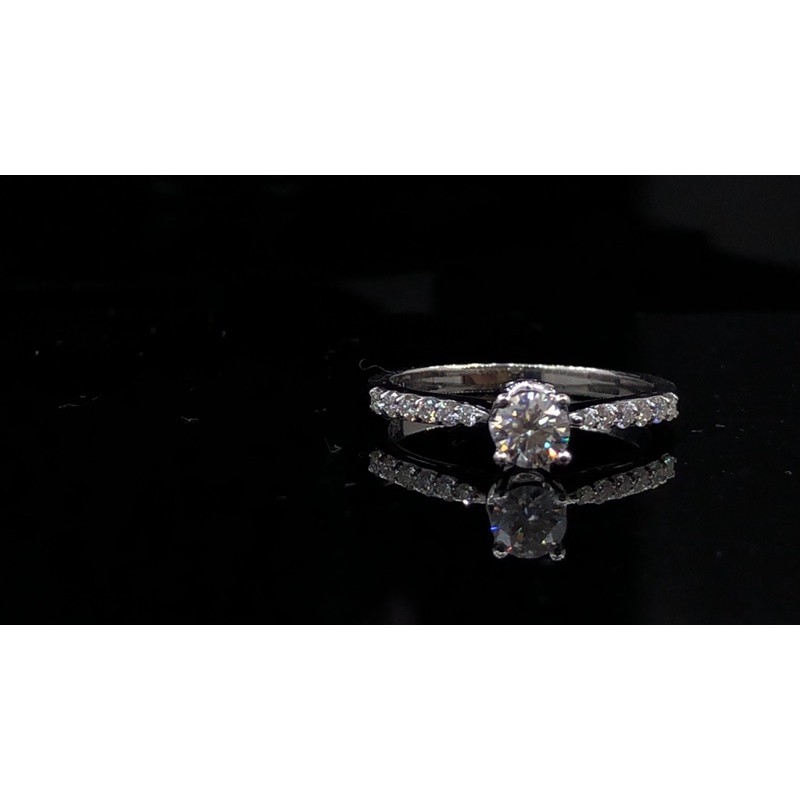 Nhẫn viên chủ 4,5ly moisanite kiểmđịnh GRA, nước D, viêntấm Moissanite; Chấtliệu: Bạc mạ bạchkim (hoặc vàg liên hệ shop)