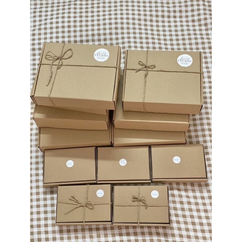 25x20x6cm, hộp carton nắp gài, hộp quà tặng, đựng quần áo giá xưởng