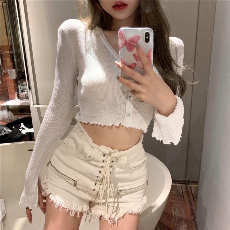 Áo len gân mỏng tay loe dáng croptop trendy 2021