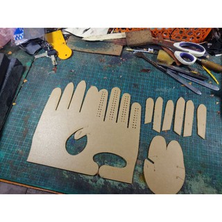 Rập mẫu làm găng tay handmade. Đục lỗ da