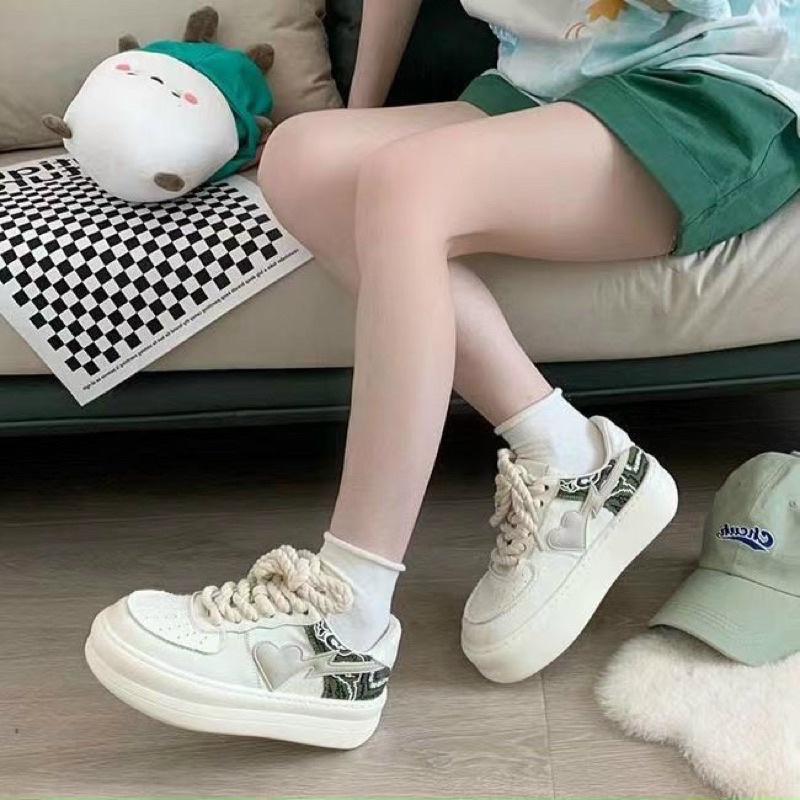 Giày thể thao dây xoắn trái tim đế độn siêu hót