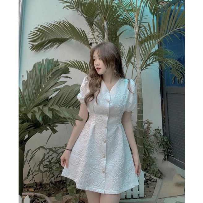 Váy gấm nút ngọc xinh