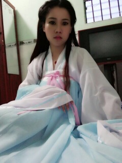 Váy cổ trang dài thời Đường