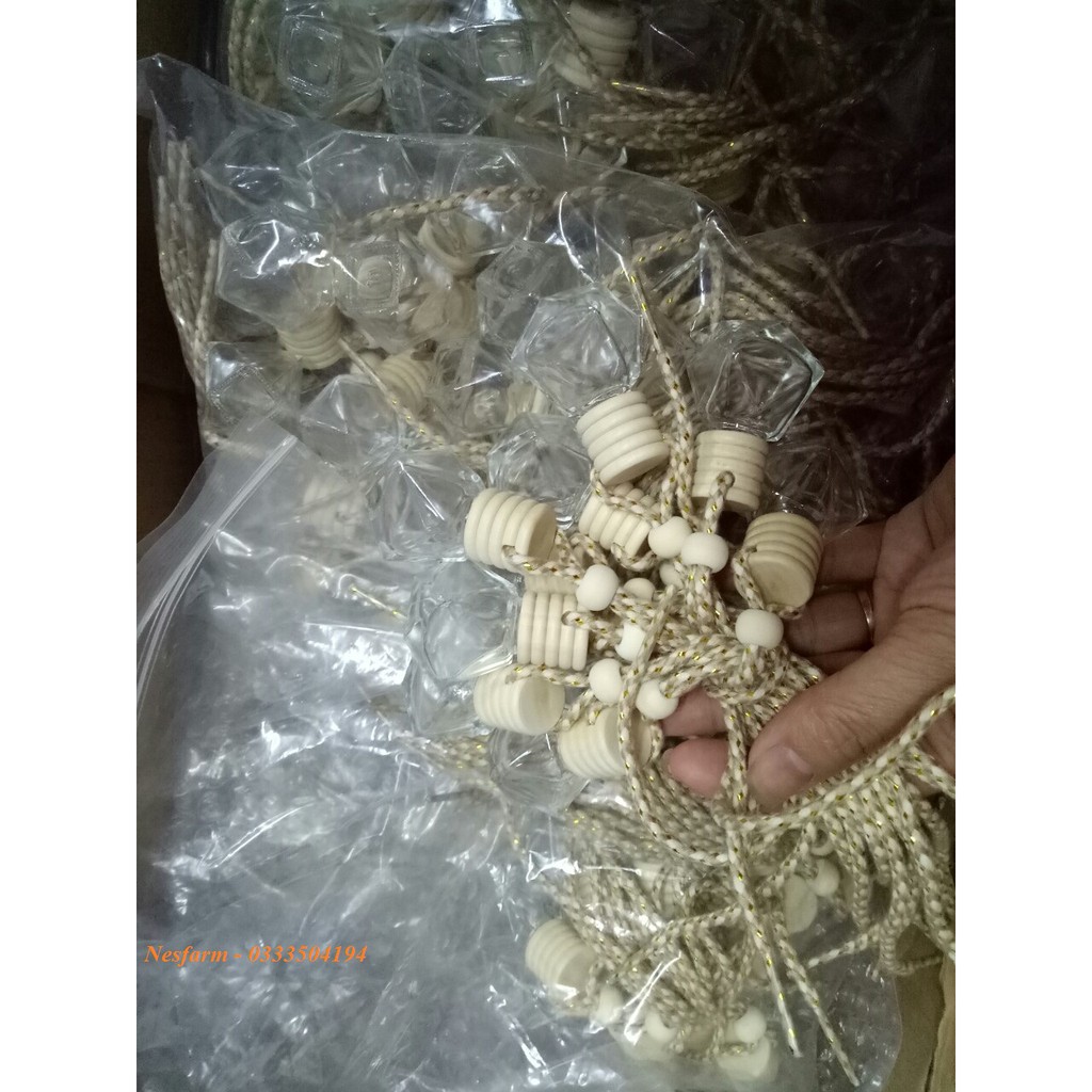 Lọ đựng tinh dầu treo xe ô tô, sỉ lọ đựng tinh dầu treo xe ô tô VL02