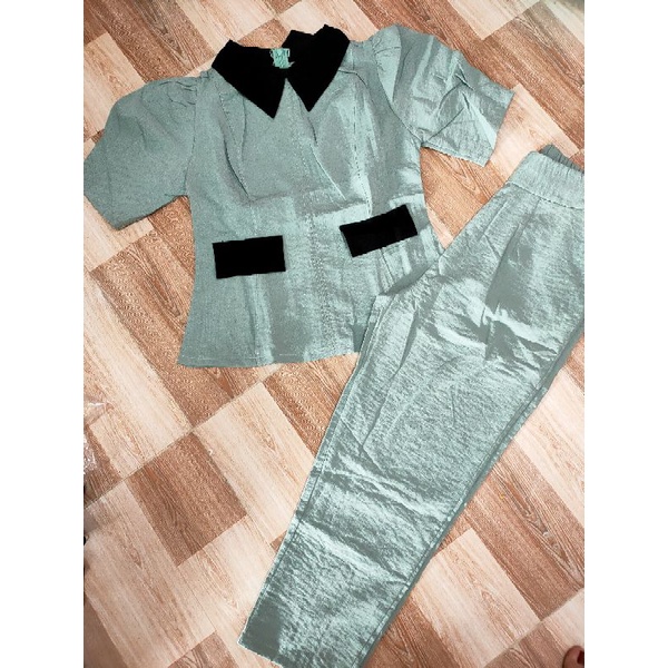 Set vest thiết kế cho nữ