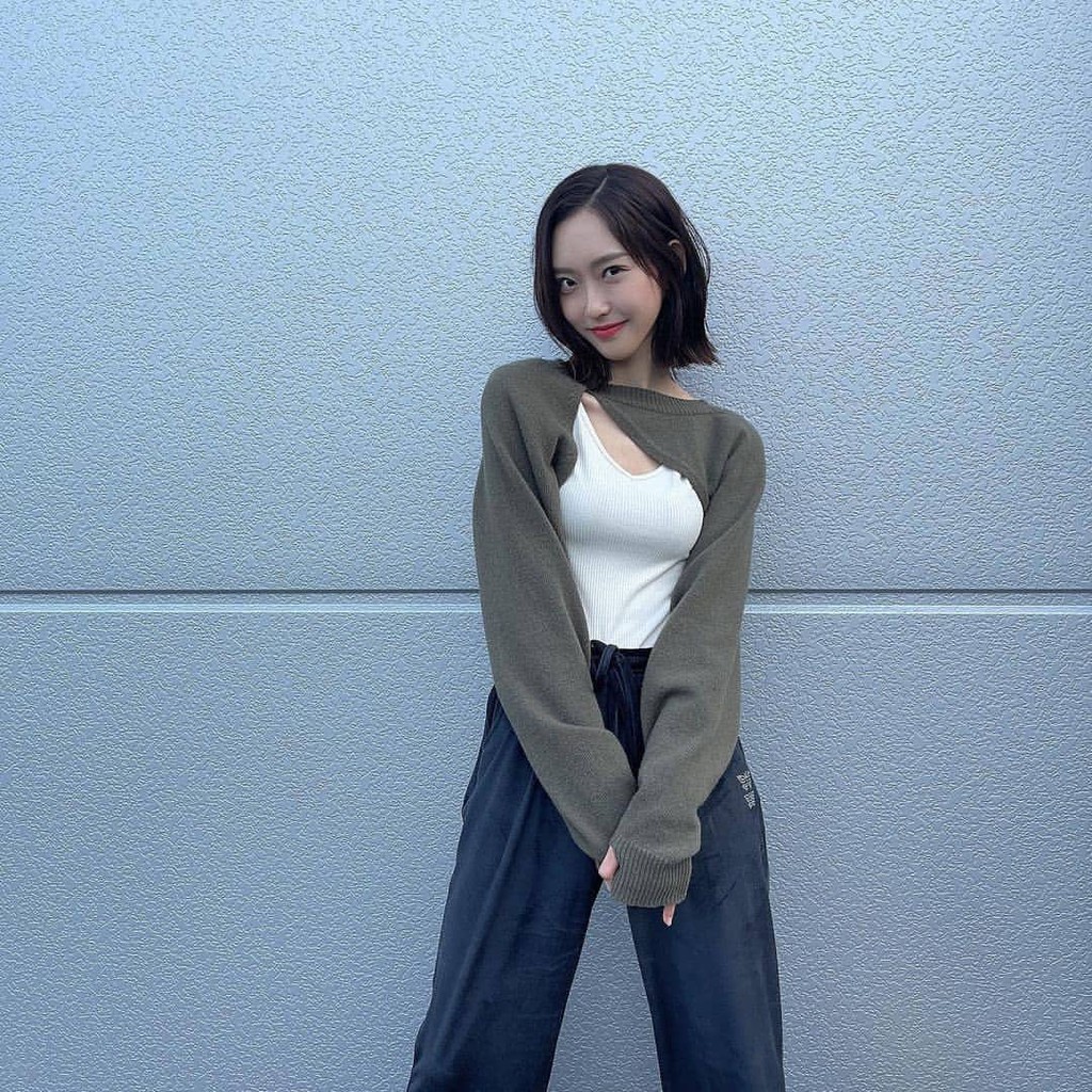 Set bộ cá tính áo xẻ Ju Seok Kyung trong phim Penthouse