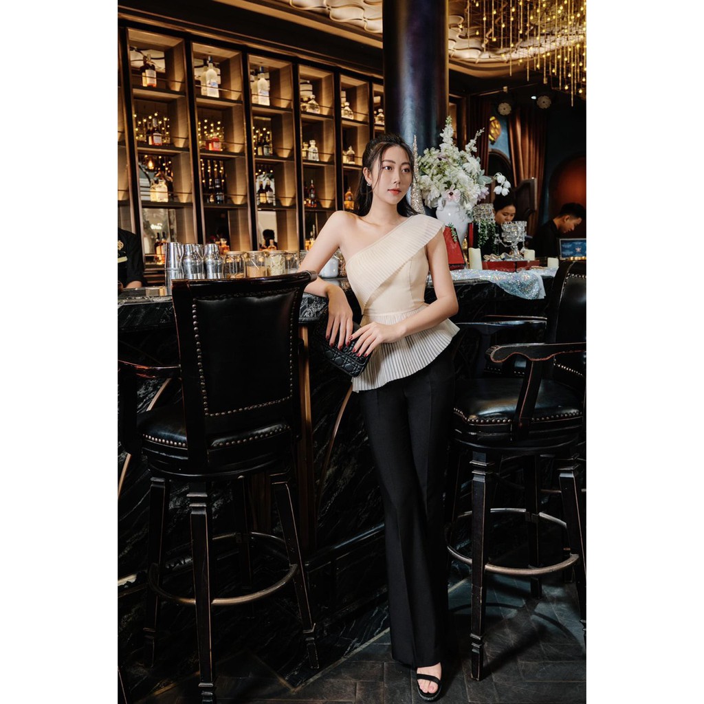 sét áo lệch vai dập ly hàng cao cấp kèm quần ống loe tôn dáng tôn da phù hợp mặc rất nhiều nơi nhẹ nhàng sang trọng