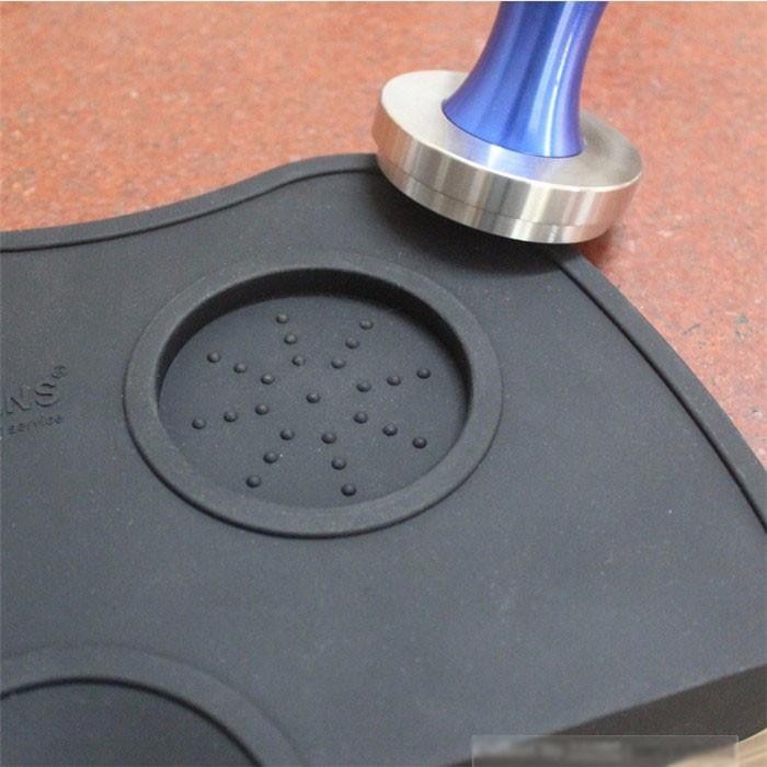 Tamper mat nhỏ đen- Miếng lót tamper, tay nén cao su ( chất liệu dẻo dai, kích thước chuẩn)