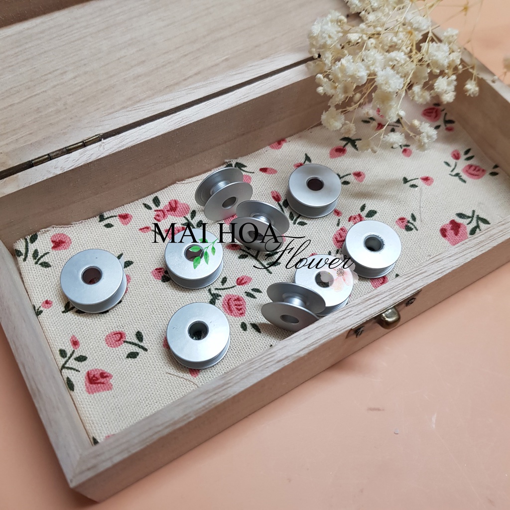 Hộp con suốt chỉ máy 1 kim công nghiệp may quần áo chất liệu nhôm chống gỉ cao cấp, maihoaflower