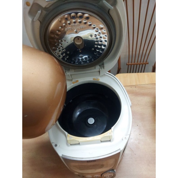 Nồi cơm điện Sanyo mặt quỷ cao tần áp suất 1L nhật